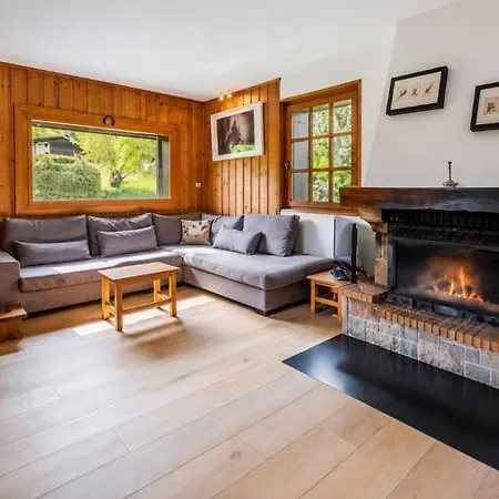 Domek alpejski Family Home With A Garden Overlooking Mont Blanc Chamonix